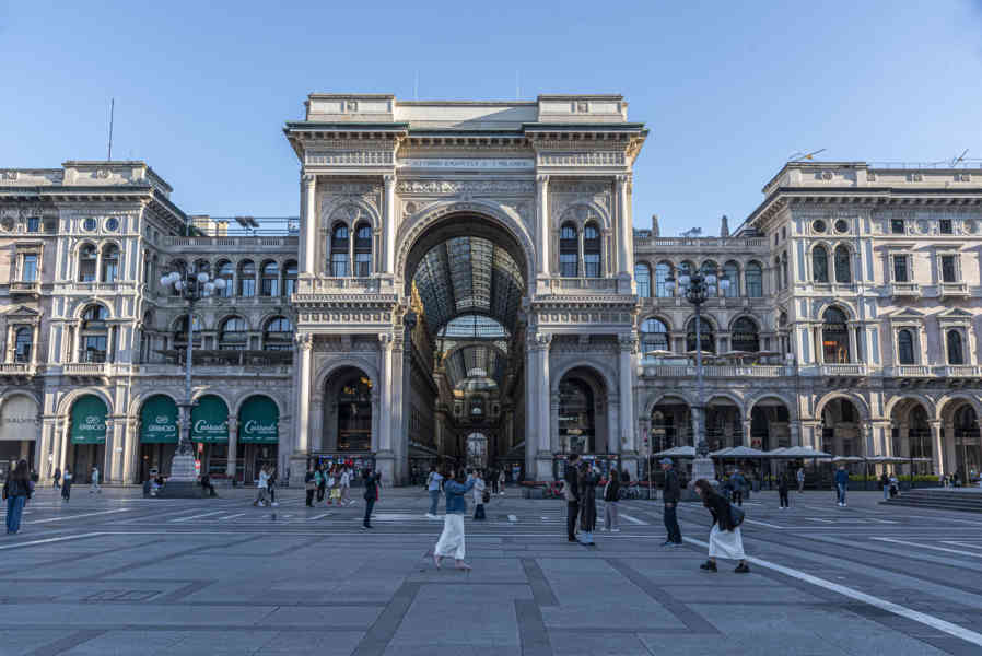 Italia - Milán 040 - plaza del Duomo.jpg